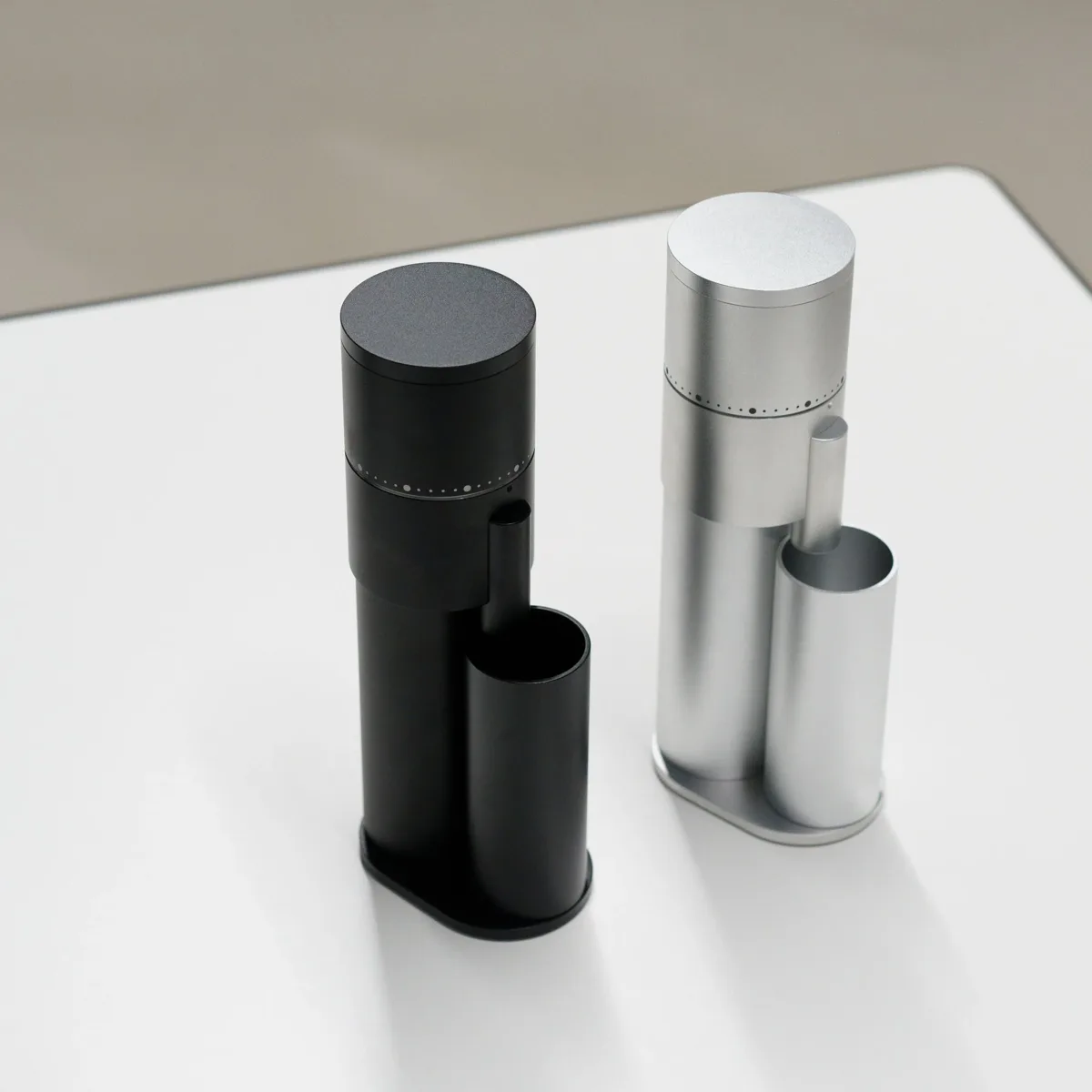 Lagom Mini — Ultra-compact single-dose electric grinder: 9.5 × 6.5cm footprint, USB