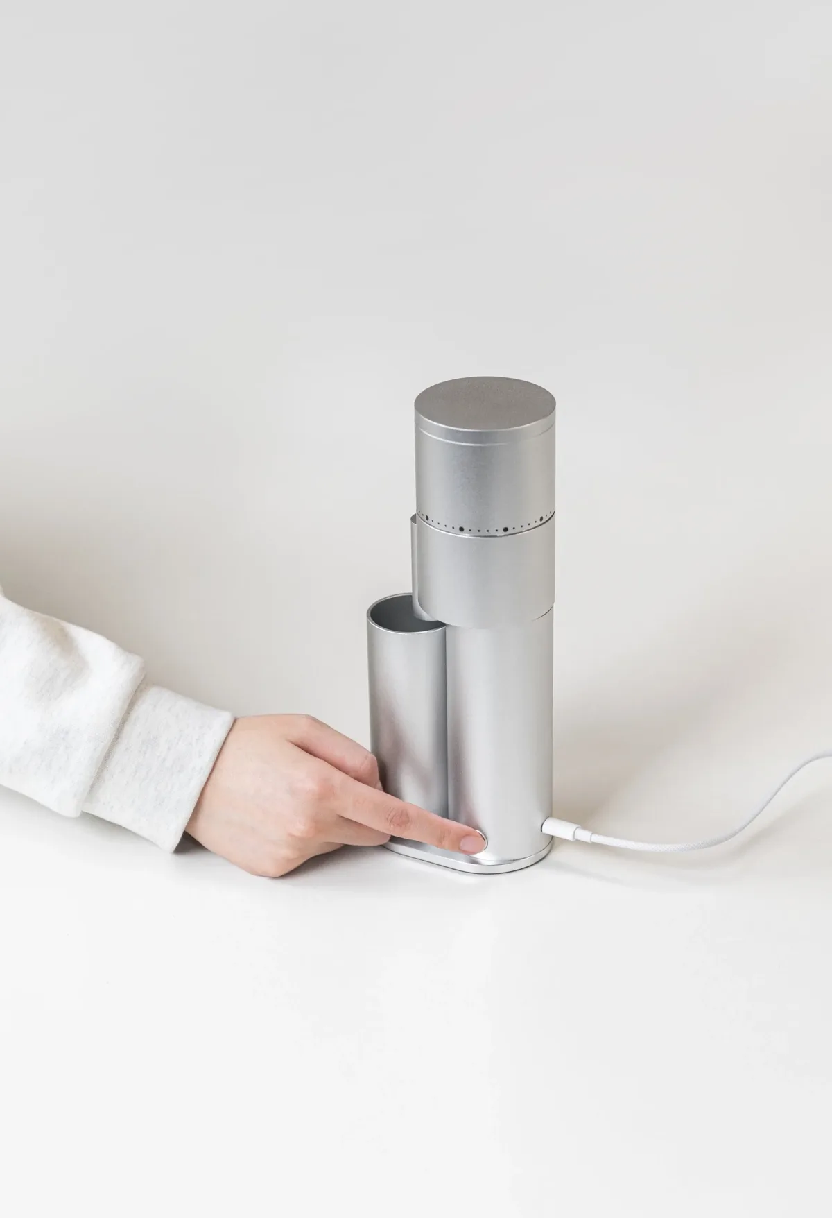 Lagom Mini — Ultra-compact single-dose electric grinder: 9.5 × 6.5cm footprint, USB